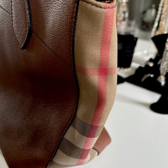 Burberry Tote Bag - Picture 5 of 9